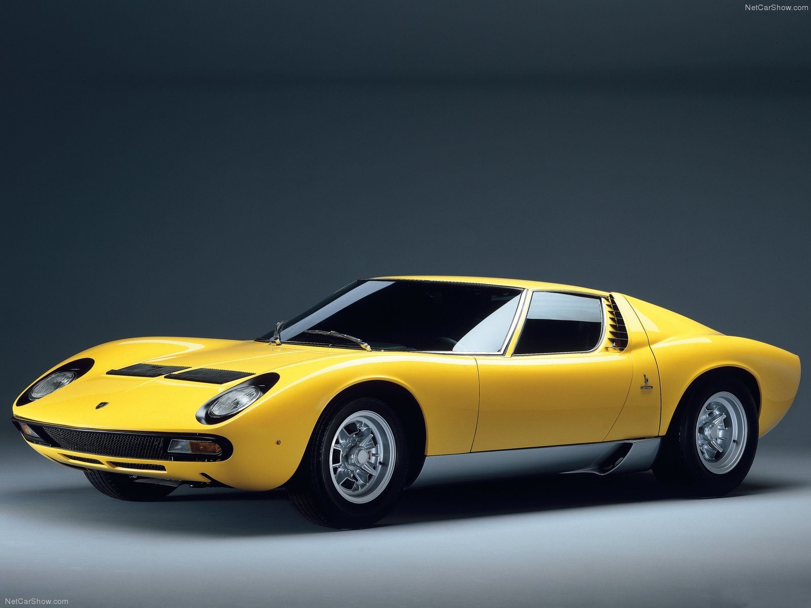 1-Lamborghini-Miura-SV-1971-4