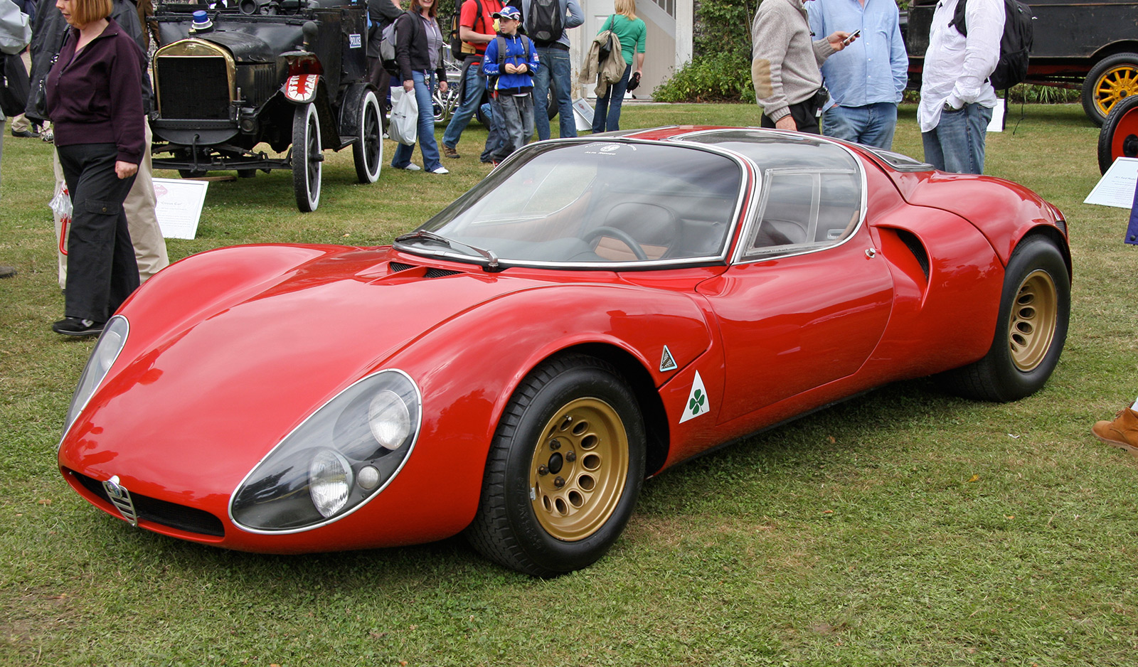 Alfa_Romeo_Tipo_33_Stradale_Front