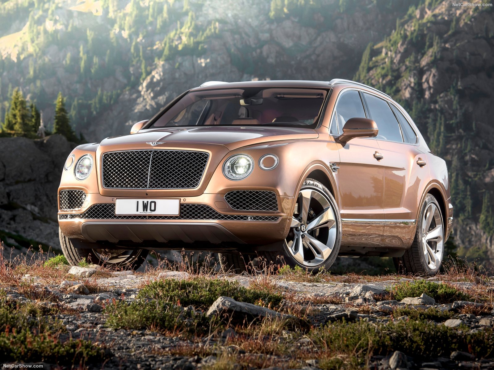 Bentley-Bentayga-2016