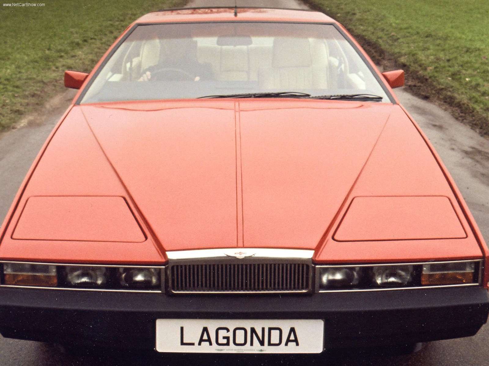 aston_martin-lagonda-1976-7